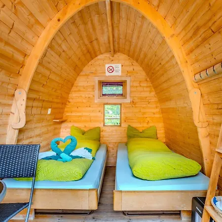 Simple Pod With Shared Bathroom Near Gstaad Сasa de vacaciones