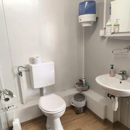 Simple Pod With Shared Bathroom Near Gstaad Дом отдыха