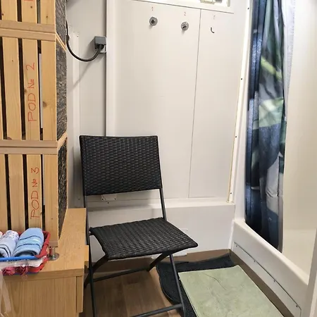 Simple Pod With Shared Bathroom Near Gstaad Дом отдыха Цвайзиммен