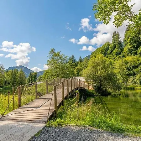 Дом отдыха Simple Pod With Shared Bathroom Near Gstaad
